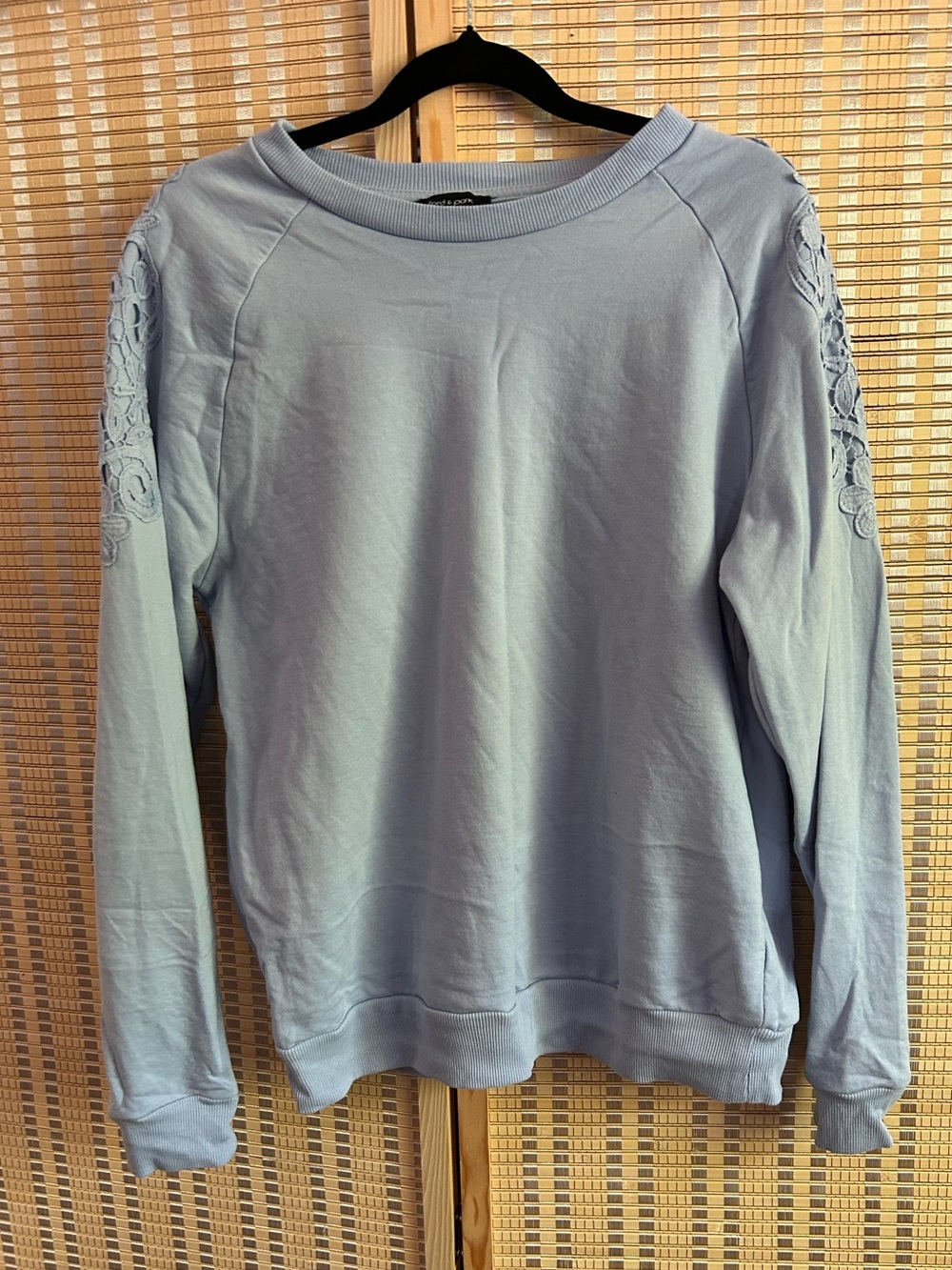 NWOT SIZE M periwinkle Women's Pullover Sweater with Lace-Detail shoulder